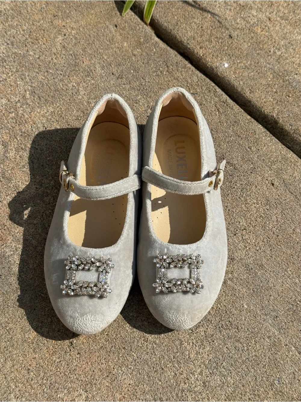 Luxelim sz 28 Lila Velvet Shoes  Perla gray with crystal-buckle